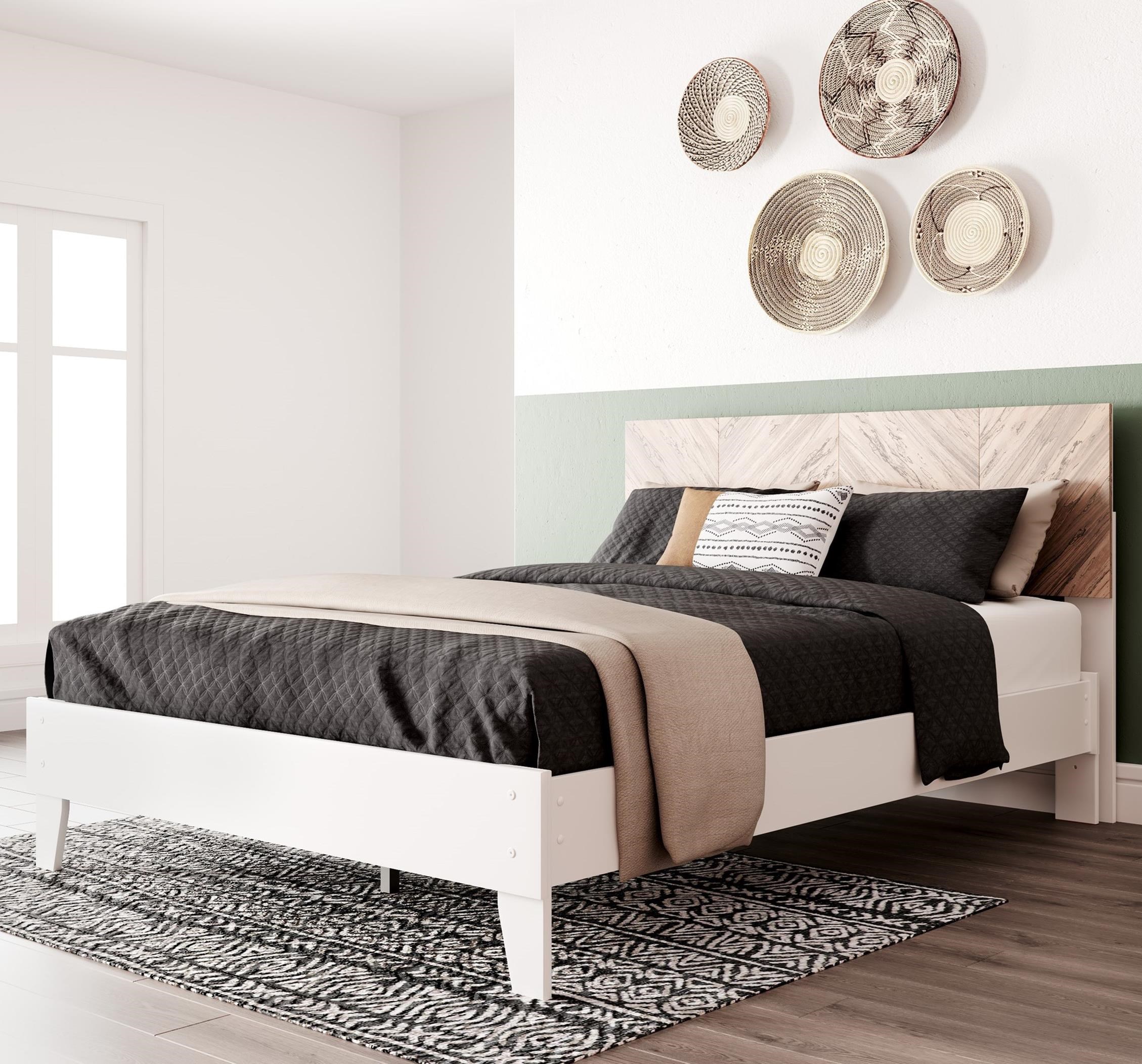 Signature Design by Ashley Furniture Piperton EB1221B5 Queen Panel